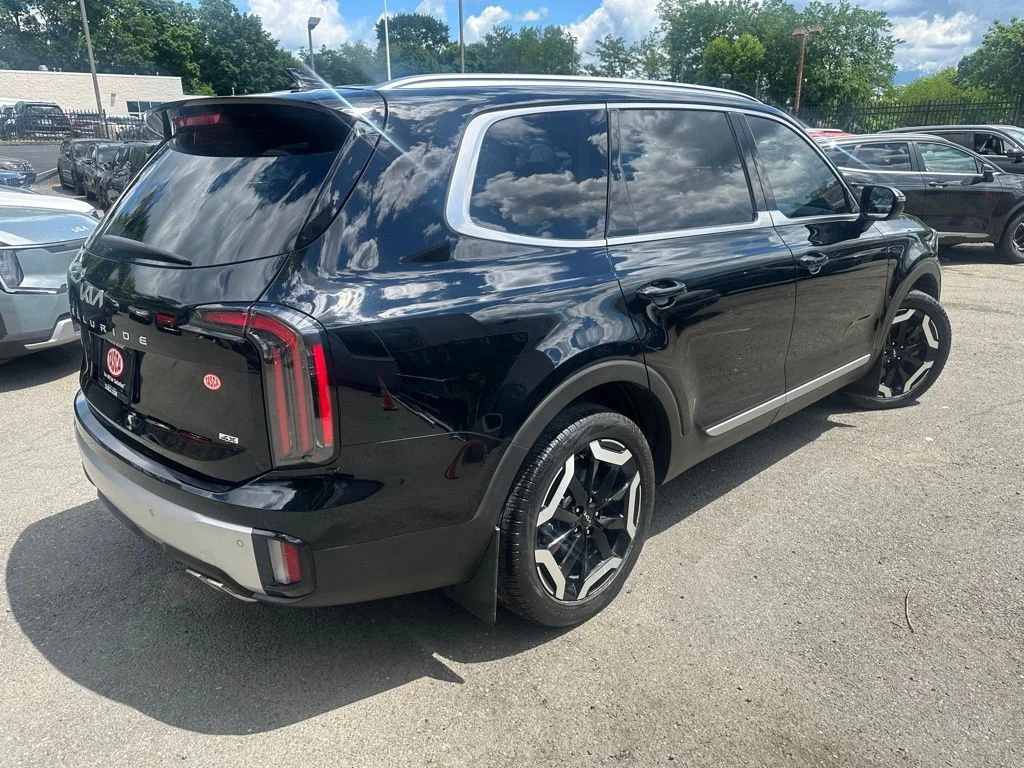 Used 2024 Black Kia EX image 6