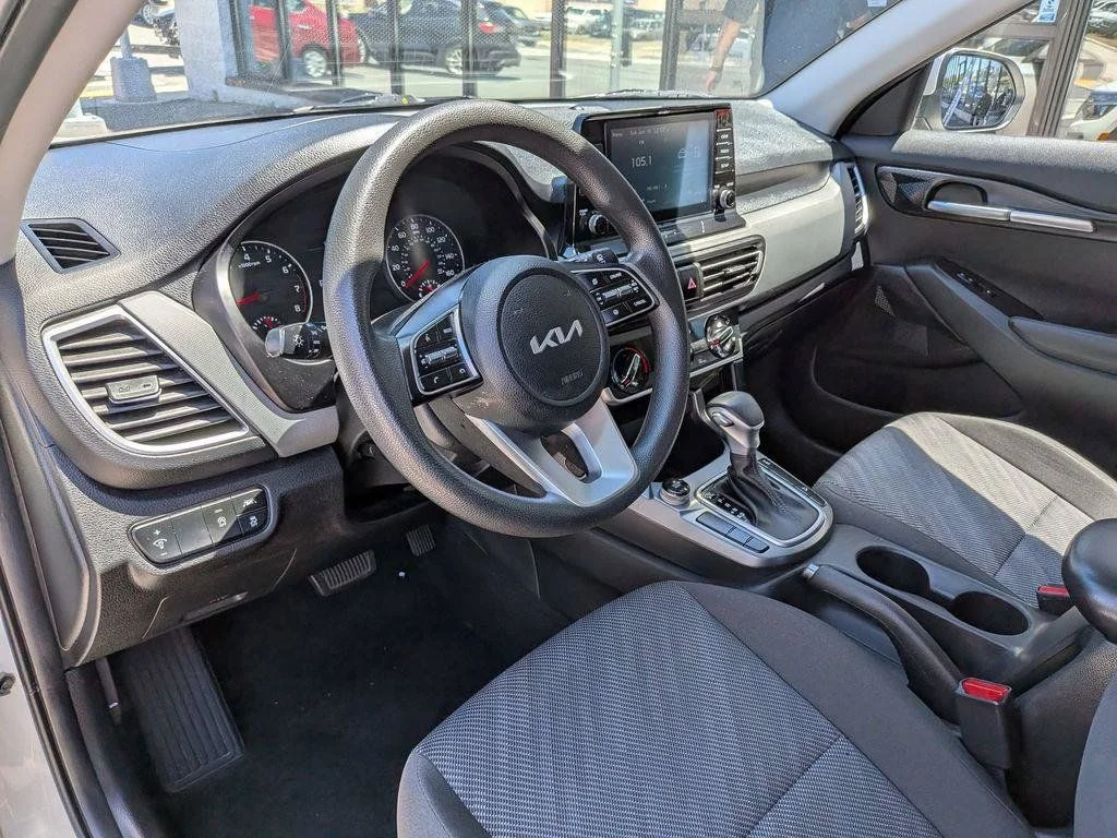 Used 2022 White Kia LX image 12