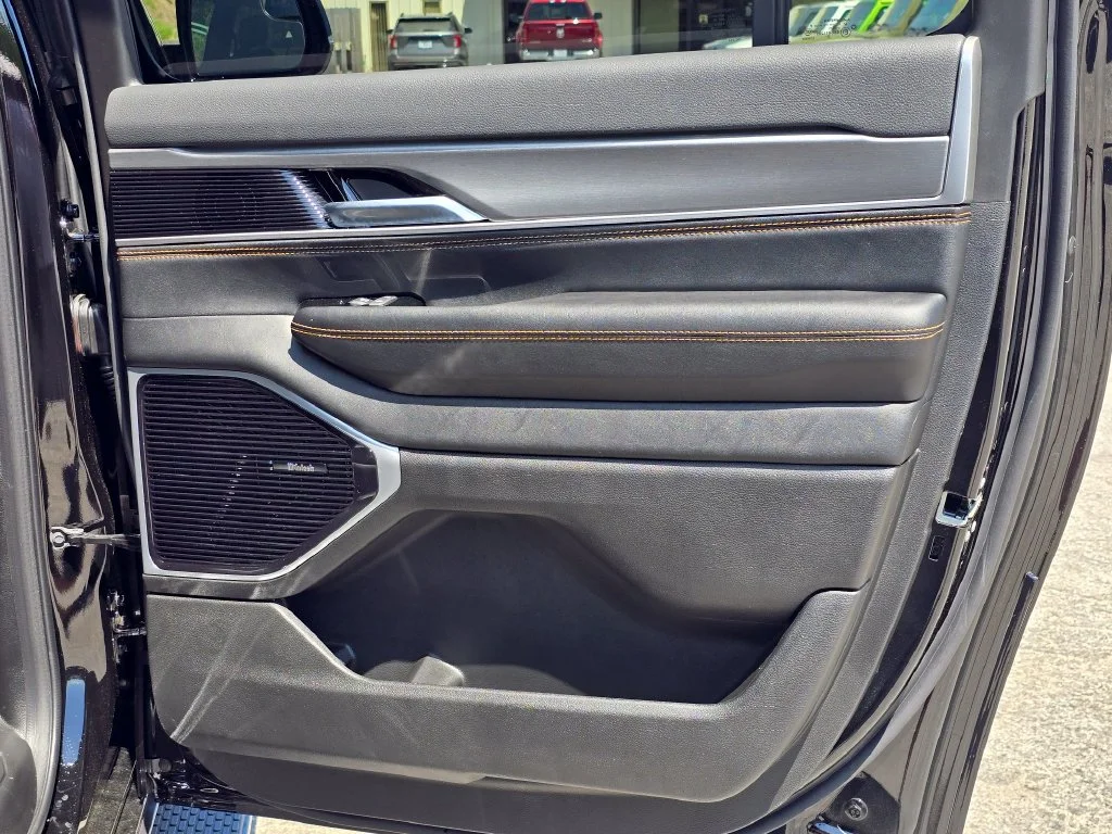 New 2026 Black Jeep  image 38