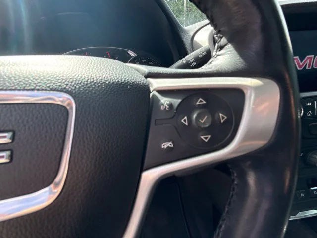 Used 2019 White GMC SLT image 30