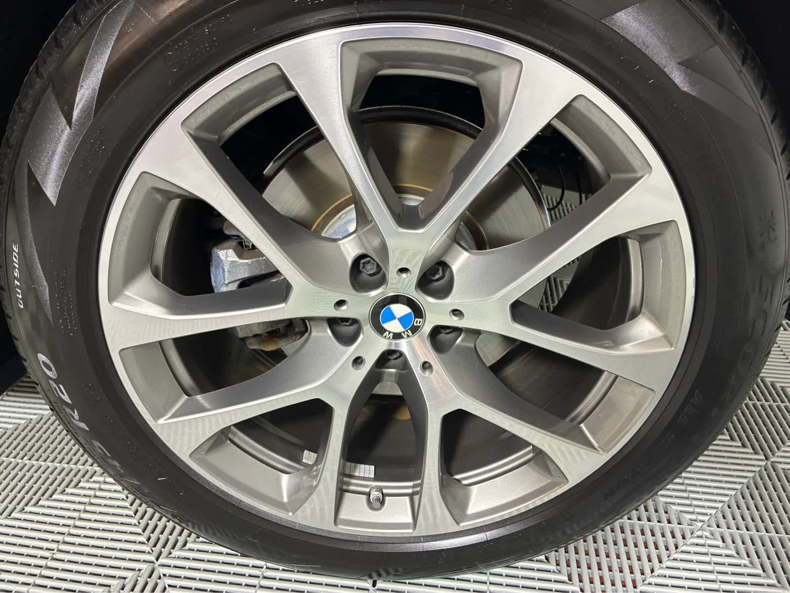 Certified Used 2024 Black Sapphire Metallic BMW xDrive40i image 9