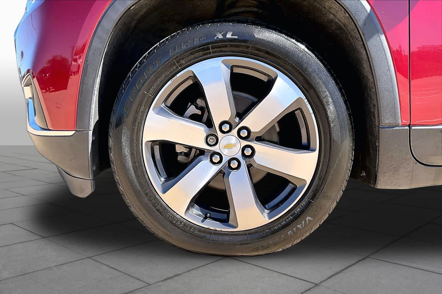 Used 2018 Cajun Red Tintcoat Chevrolet LT Leather image 11