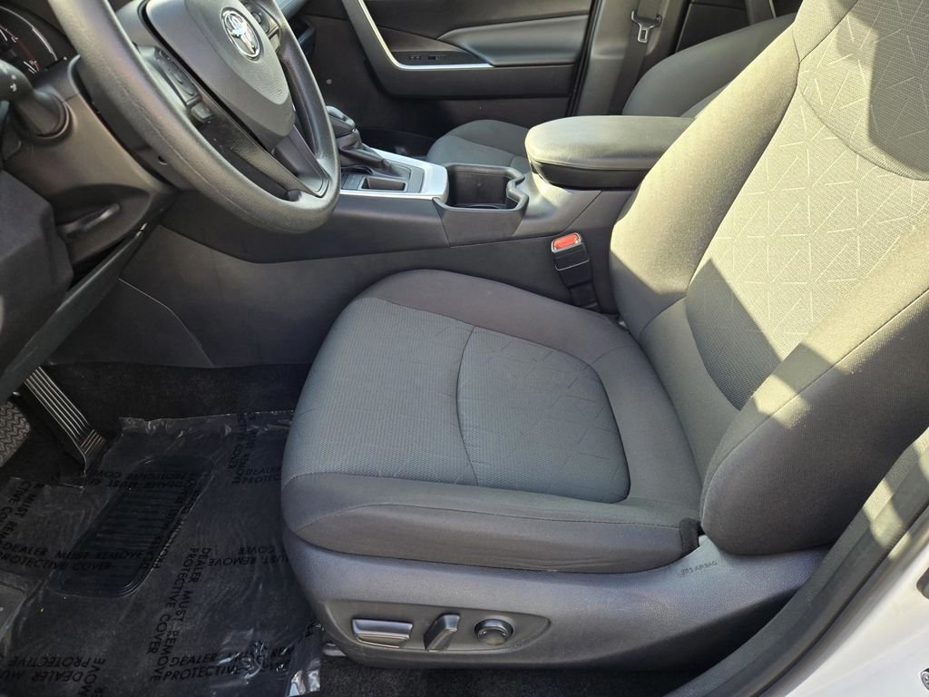 Used 2025 Ice Cap Toyota XLE image 25