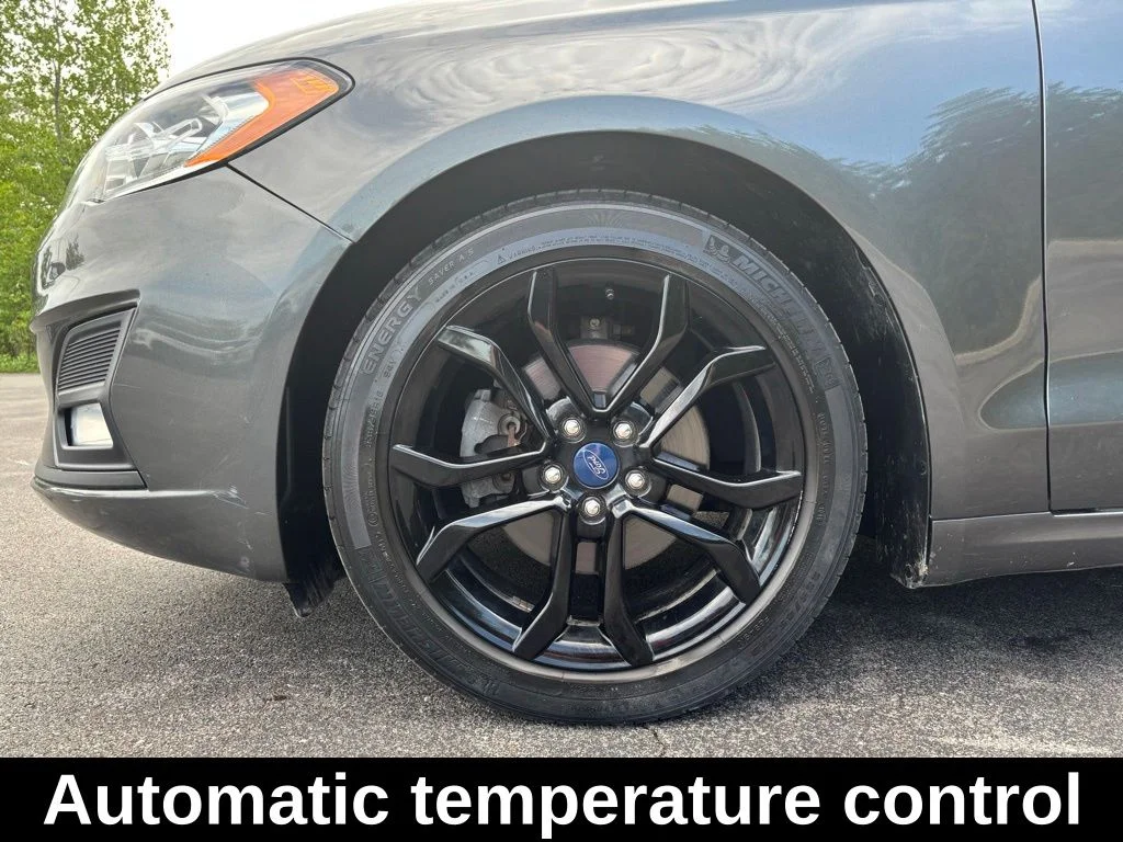 Used 2019 Gray Ford SE image 11