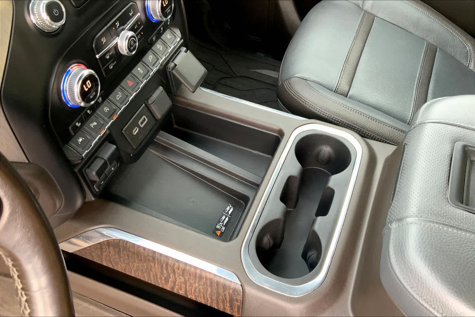 Used 2019 White Frost Tricoat GMC Denali image 17