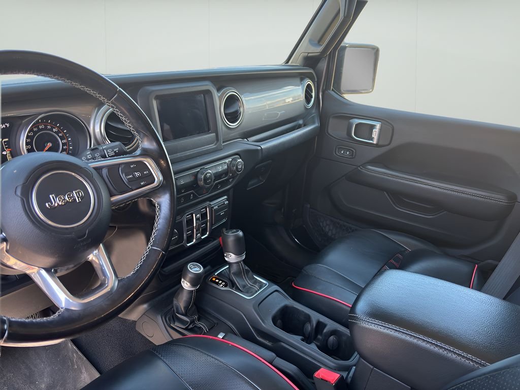 Used 2020 Granite Crystal Metallic Clearcoat Jeep Sahara image 14