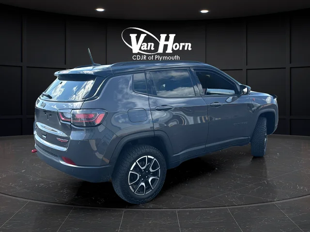 Used 2024 Gray Metallic Jeep Trailhawk image 7