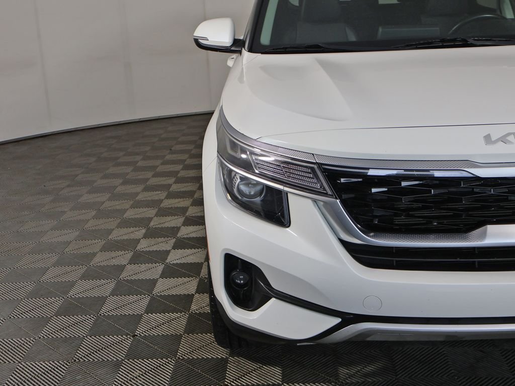Used 2022 White Kia S image 12