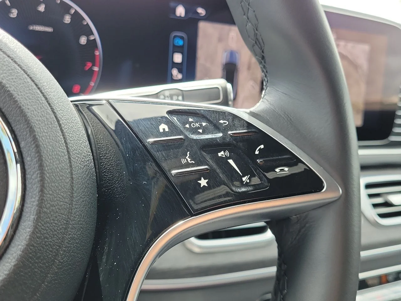 Certified Used 2026 Black Mercedes-Benz GLE 350 image 32