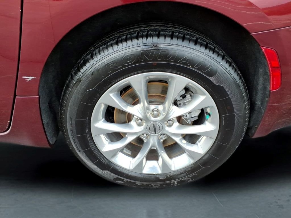 Used 2022 Red Chrysler Touring L image 13