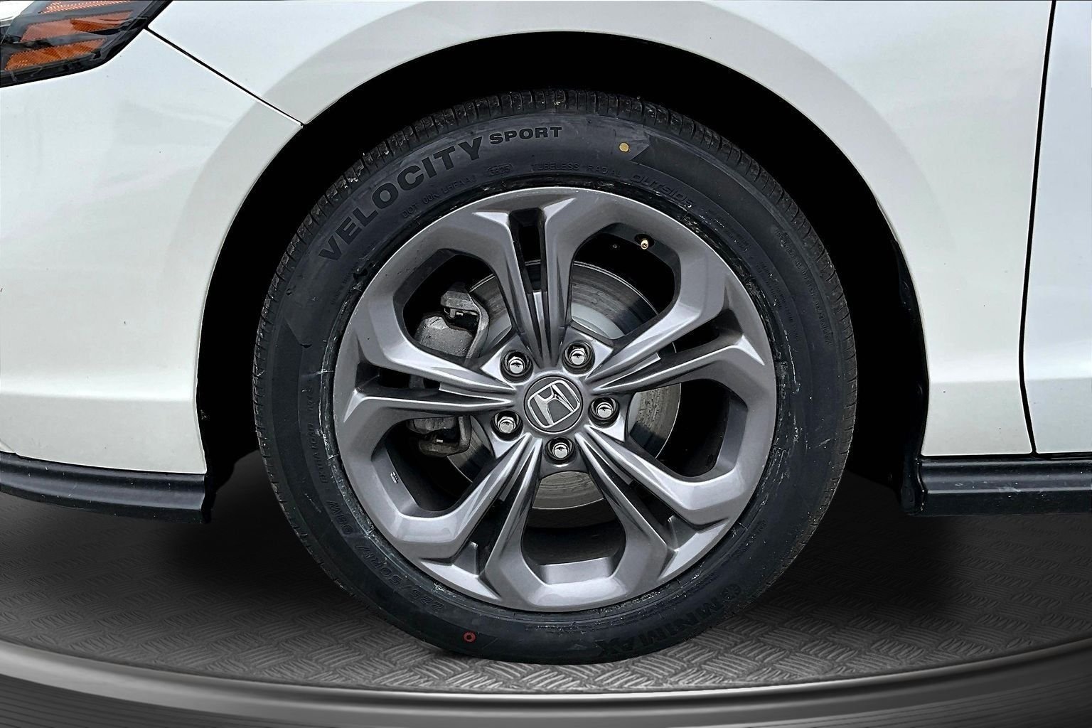 Used 2024 White Honda EX image 33
