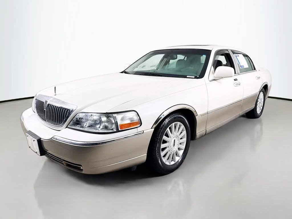 Used 2003 White Pearlescent Clearcoat Metallic Tri-Coat Lincoln Signature image 7