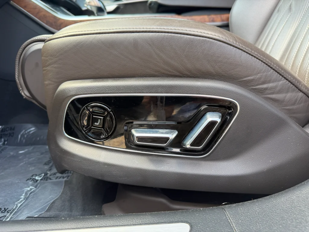 Used 2019 Glacier White Metallic Audi L 55 (Tiptronic) (No Longer Available Fo image 28