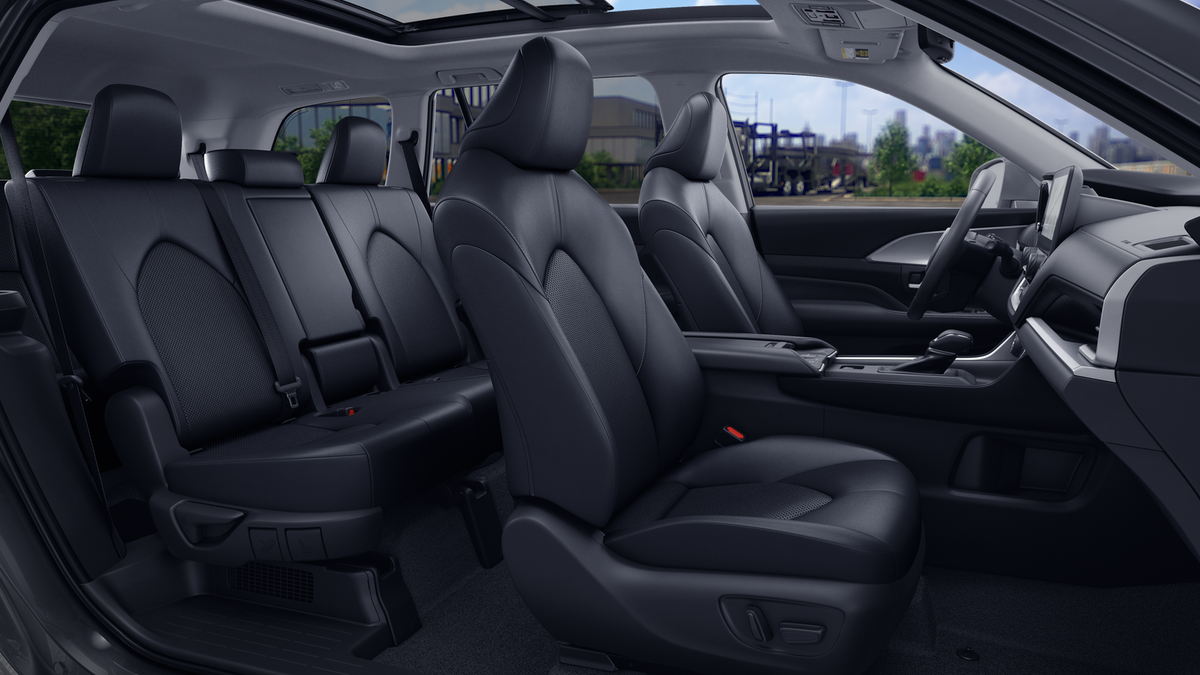 New 2026 Wind Chill Pearl Toyota Hybrid XLE image 20