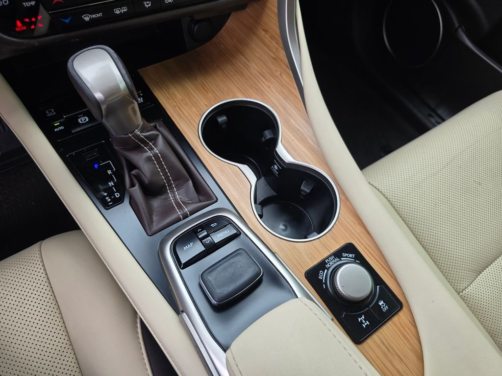 Used 2019 White Lexus 350L image 21