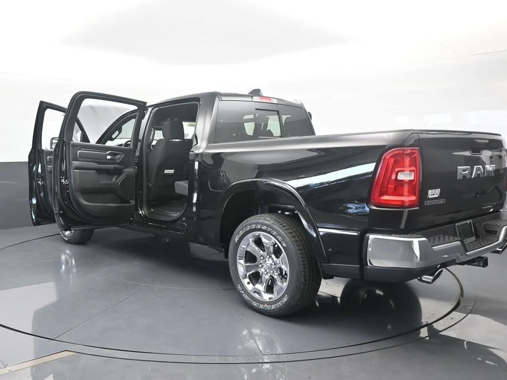 New 2026 Diamond Black Crystal Pearl-Coat Exterior Paint RAM Big Horn/Lone Star image 69