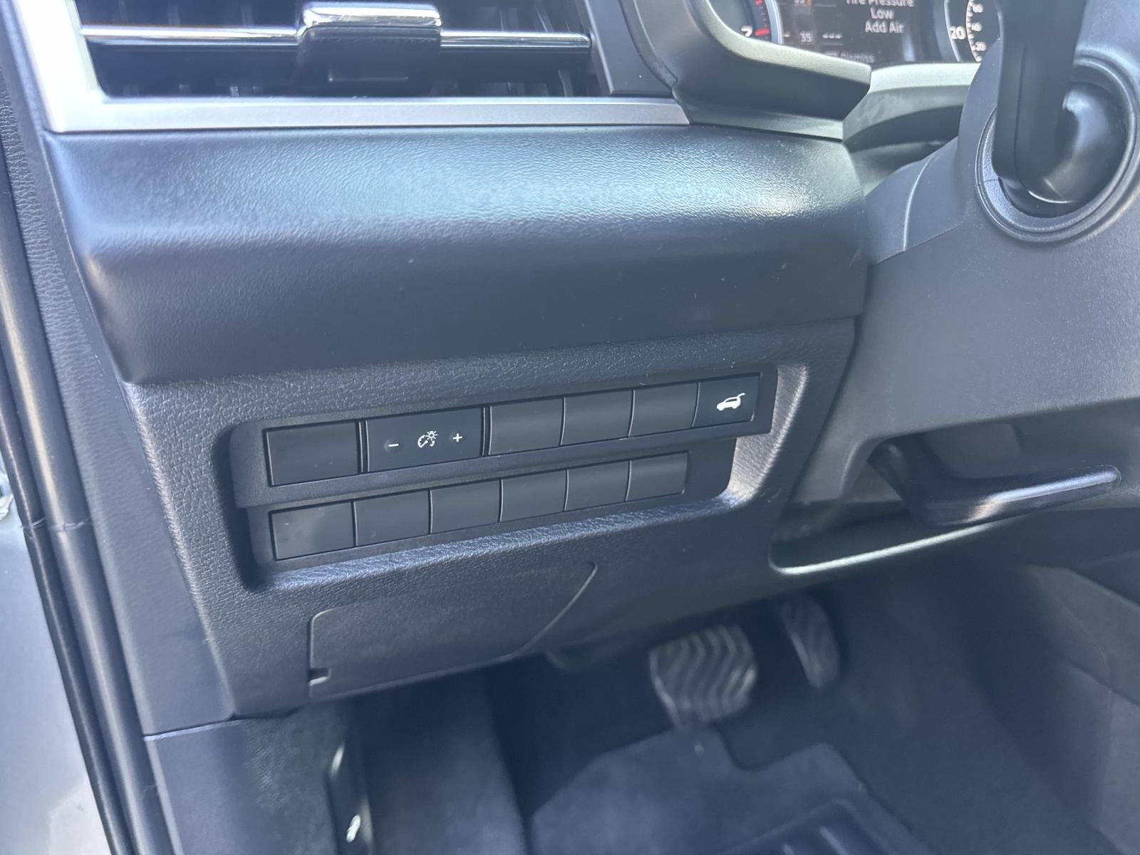 Used 2022 Alloy Silver Metallic Mitsubishi SE Launch Edition image 20