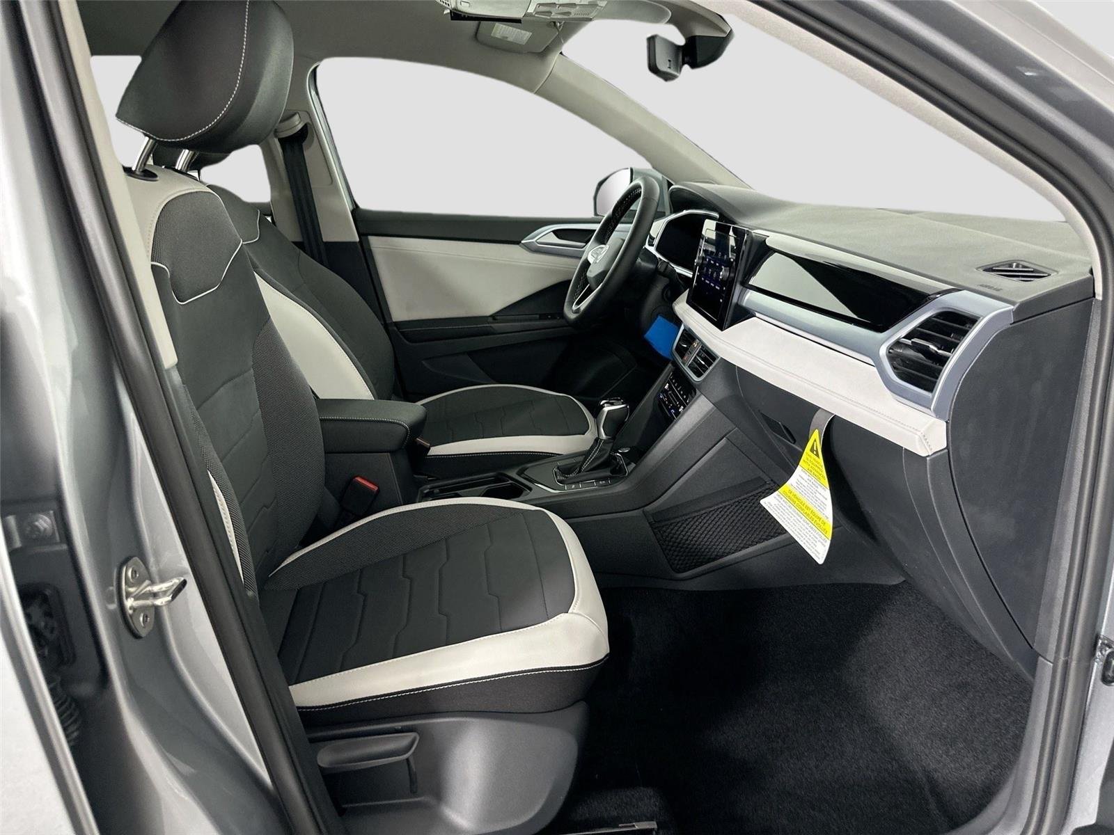 2025 Volkswagen Taos SE - Photo 21
