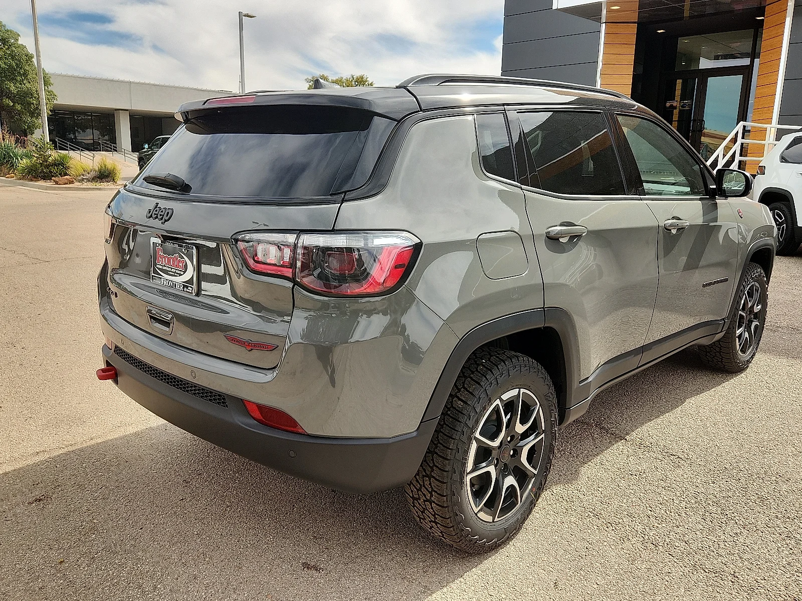 New 2027 Sting-Gray Clear-Coat Paint Jeep TRAILHAWK 4X4 image 4