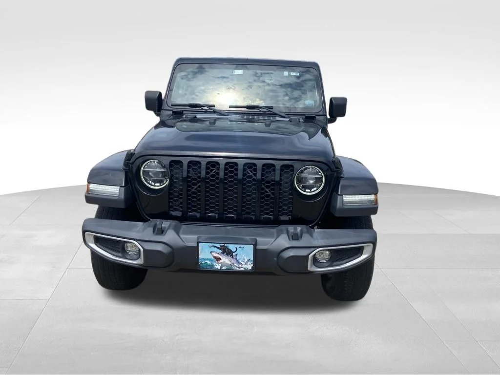 Used 2022 Black Jeep Sport image 3