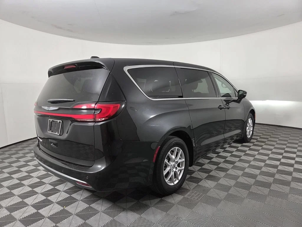 Used 2023 Brilliant Black Crystal Pearlcoat Chrysler Touring L image 5