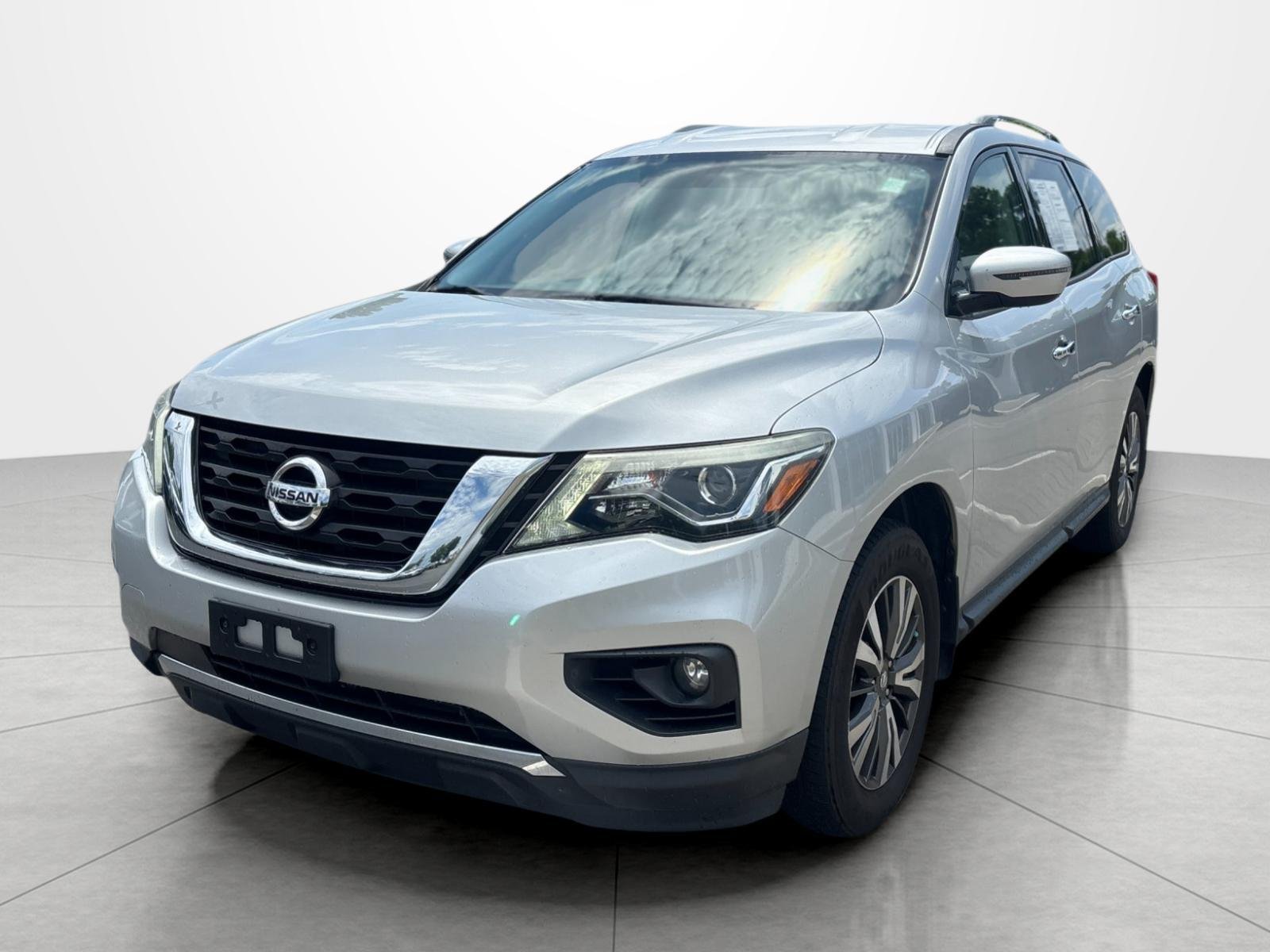 2017 Nissan Pathfinder SV 4WD's photo