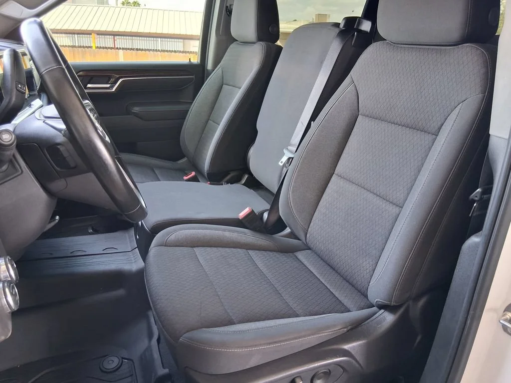 Used 2025 Summit White GMC Elevation image 20