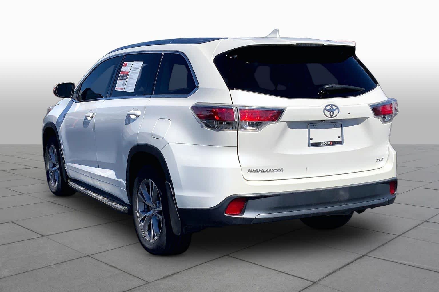 Used 2015 Blizzard Pearl Toyota XLE image 12