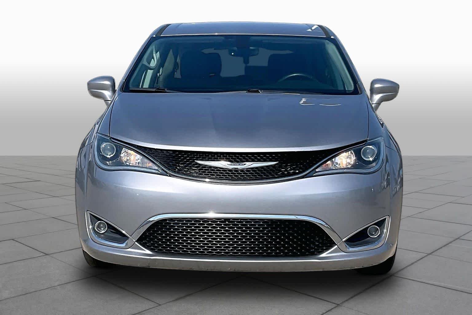 Used 2019 Billet Silver Metallic Clearcoat Chrysler Touring Plus image 4