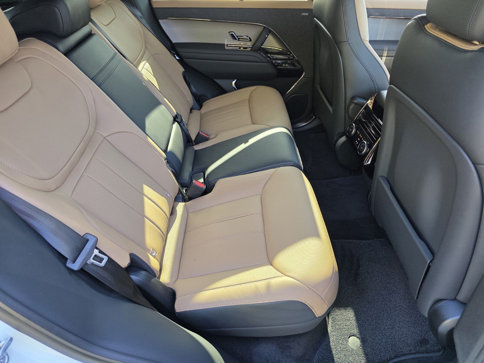 New 2026 Fuji White LAND ROVER Autobiography image 5