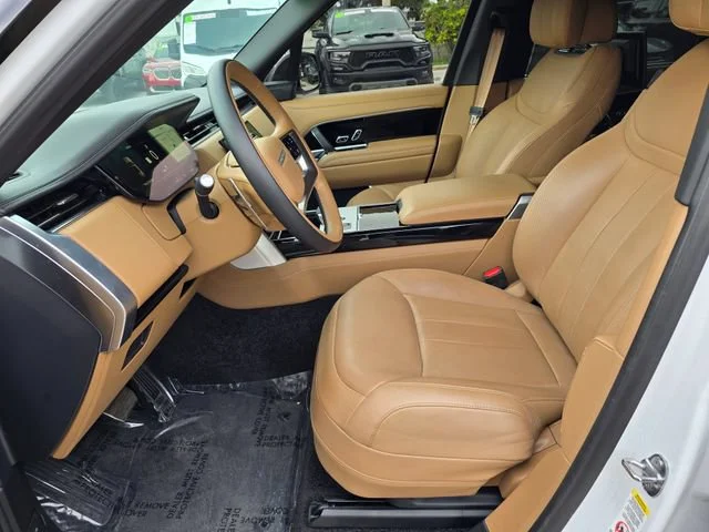 Used 2025 Ostuni Pearl Wht Prem Met Land Rover Autobiography image 19