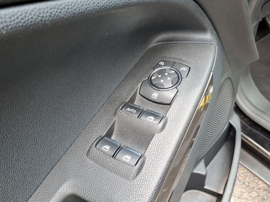 Used 2020 Shadow Black Ford SE image 8