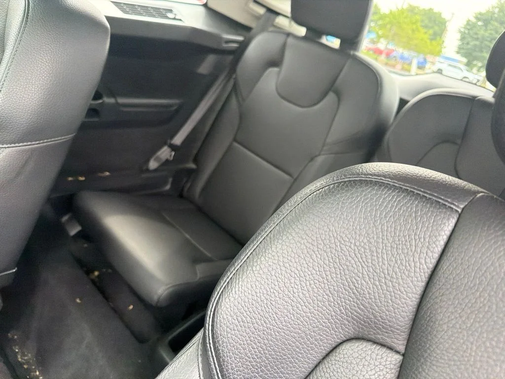 Used 2020 Gray Volvo T6 Momentum image 9