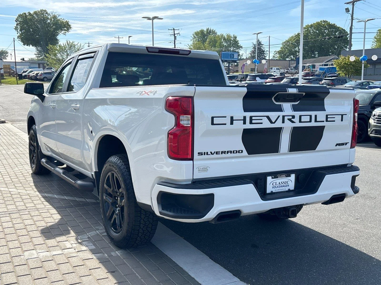 Used 2024 Summit White Chevrolet RST image 3