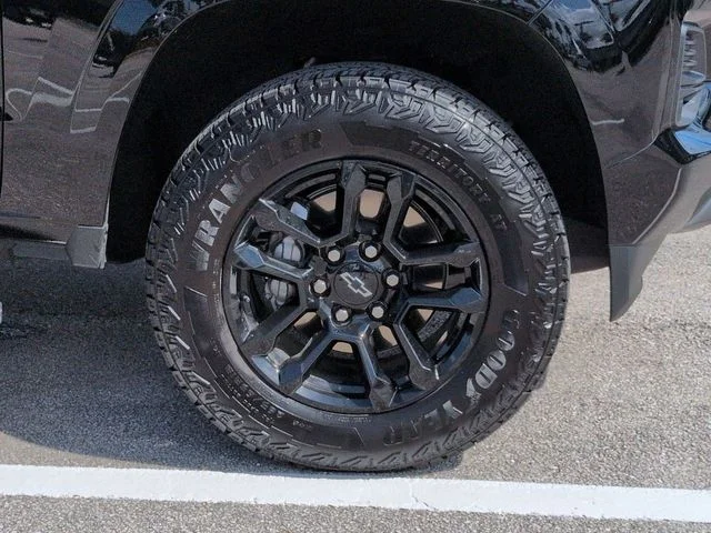 Certified Used 2025 Black Chevrolet Z71 image 11