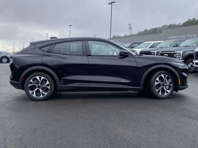 New 2026 Black Ford Select image 2