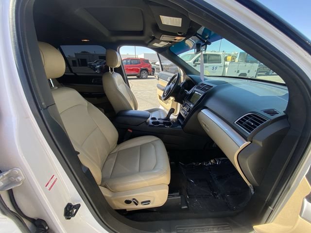 Used 2017 White Ford XLT image 26