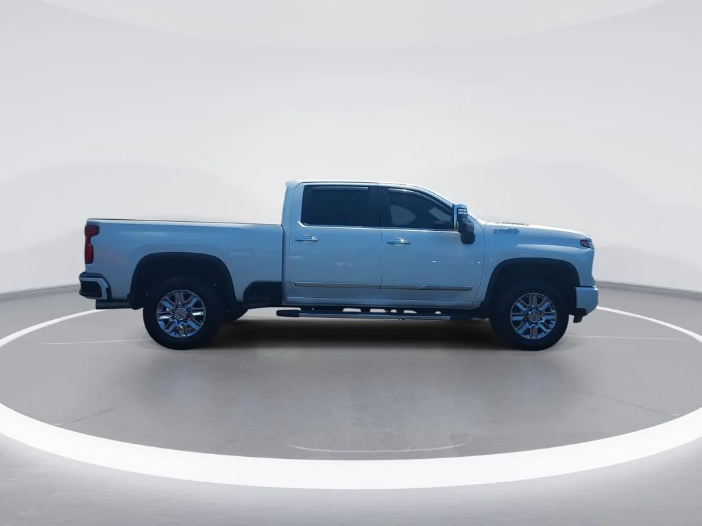 Used 2024 Beige Chevrolet High Country image 9