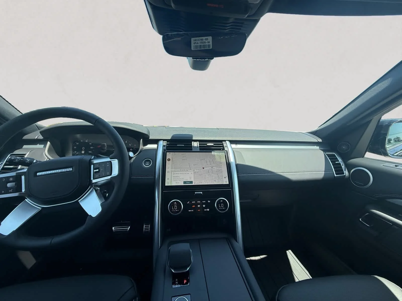 New 2026 Santorini Black LAND ROVER Dynamic SE image 10