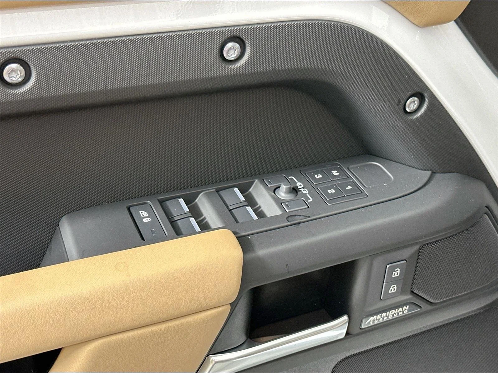 Used 2026 Fuji White Land Rover X-Dynamic SE image 18