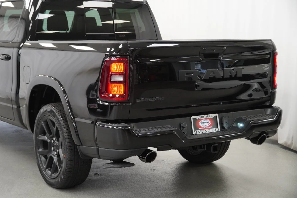 New 2027 Diamond Black Crystal Pearl-Coat Exterior Paint RAM Laramie image 15