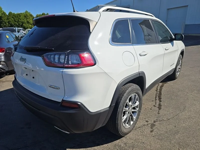 Used 2021 White Jeep Latitude Lux image 8