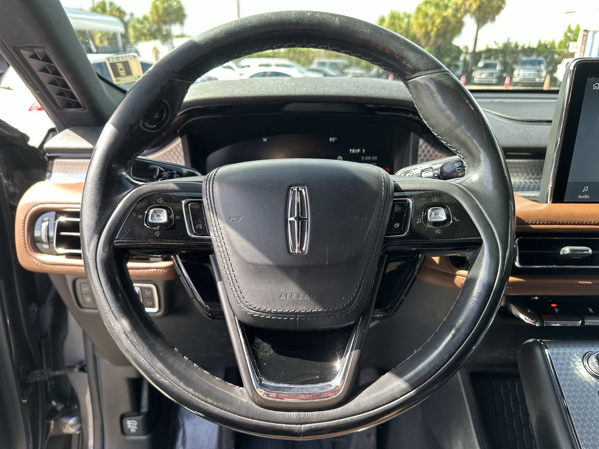 Used 2022 Gray Metallic Lincoln Grand Touring image 11