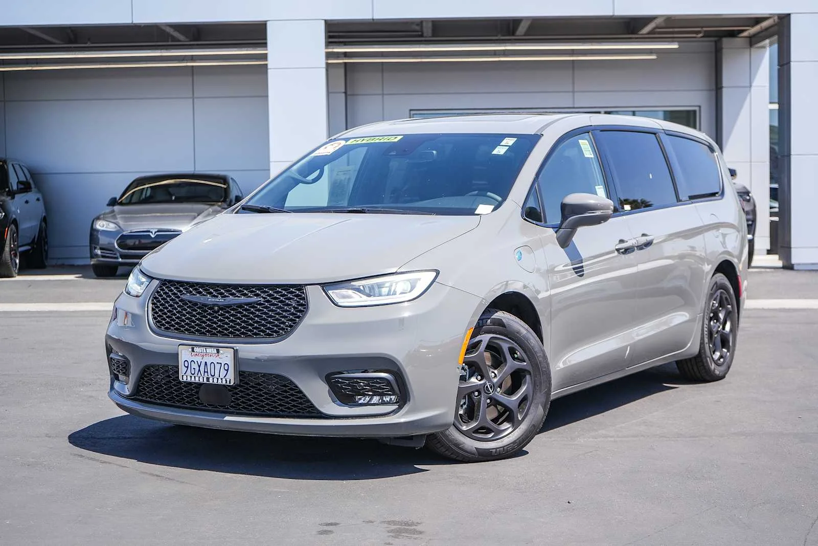2022 Chrysler Pacifica Hybrid Limited Hybrid's photo
