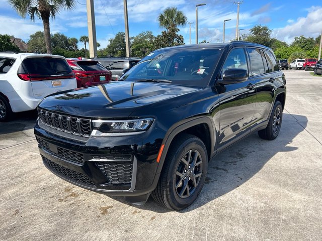 2027 Jeep Grand Cherokee Laredo Altitude