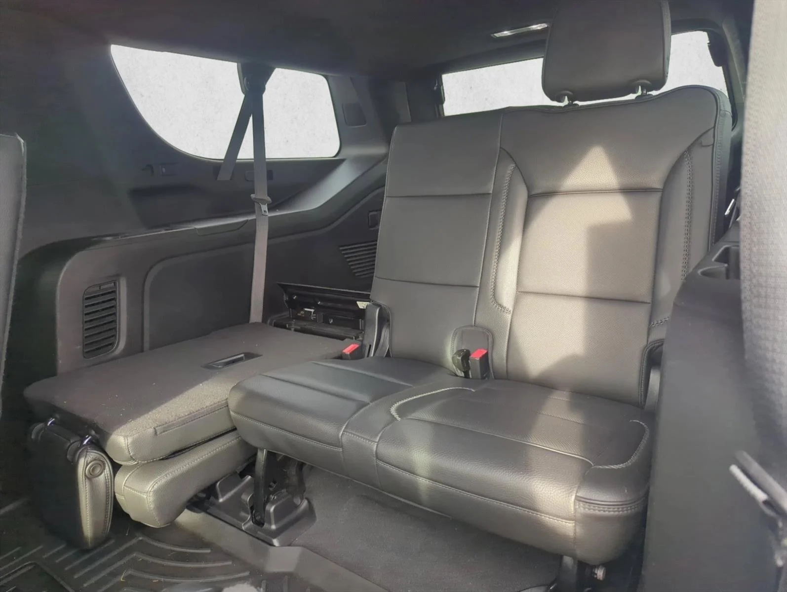 Used 2023 Summit White GMC Denali image 21