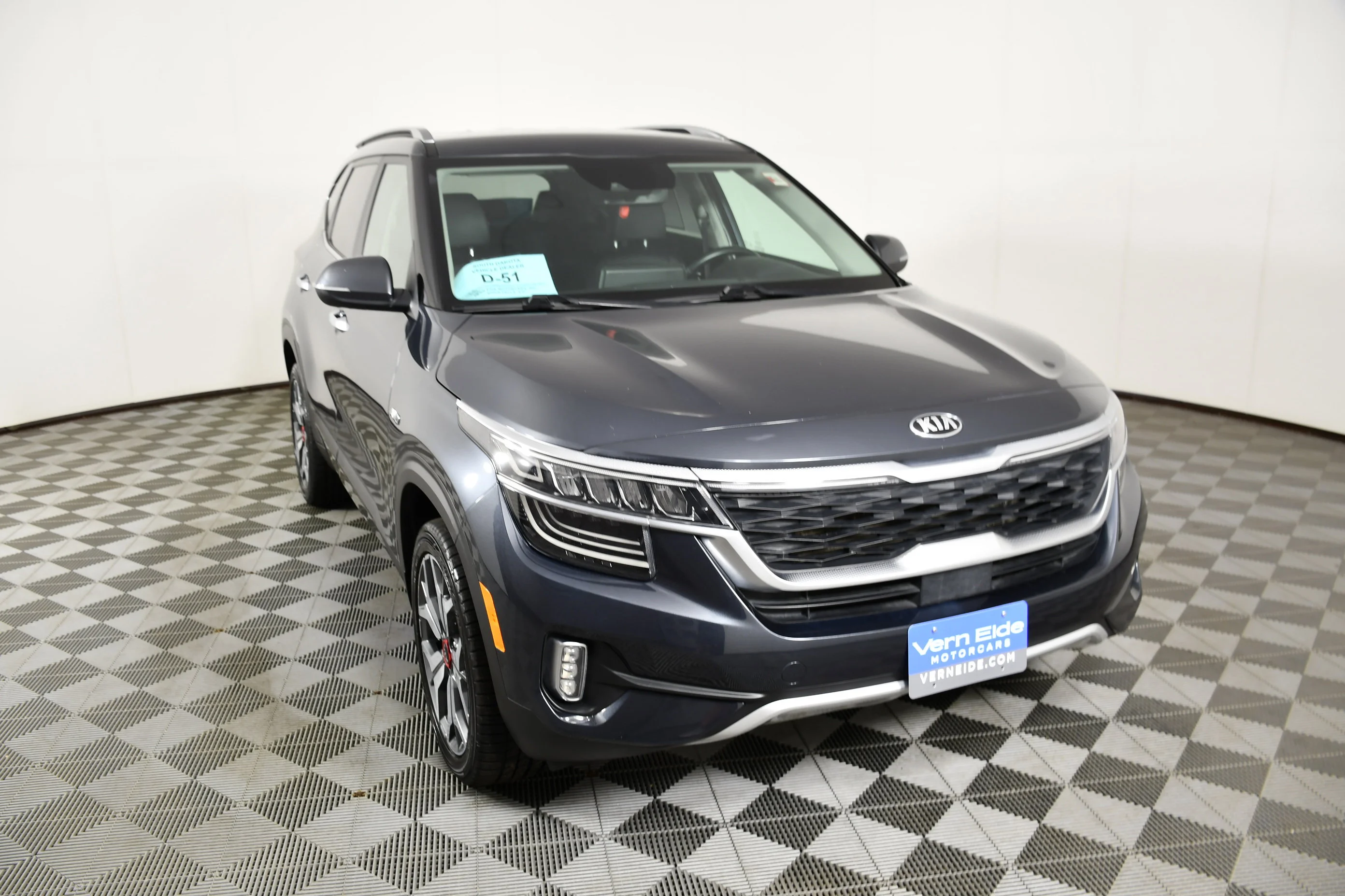 Used 2021 Gravity Gray Kia SX image 3