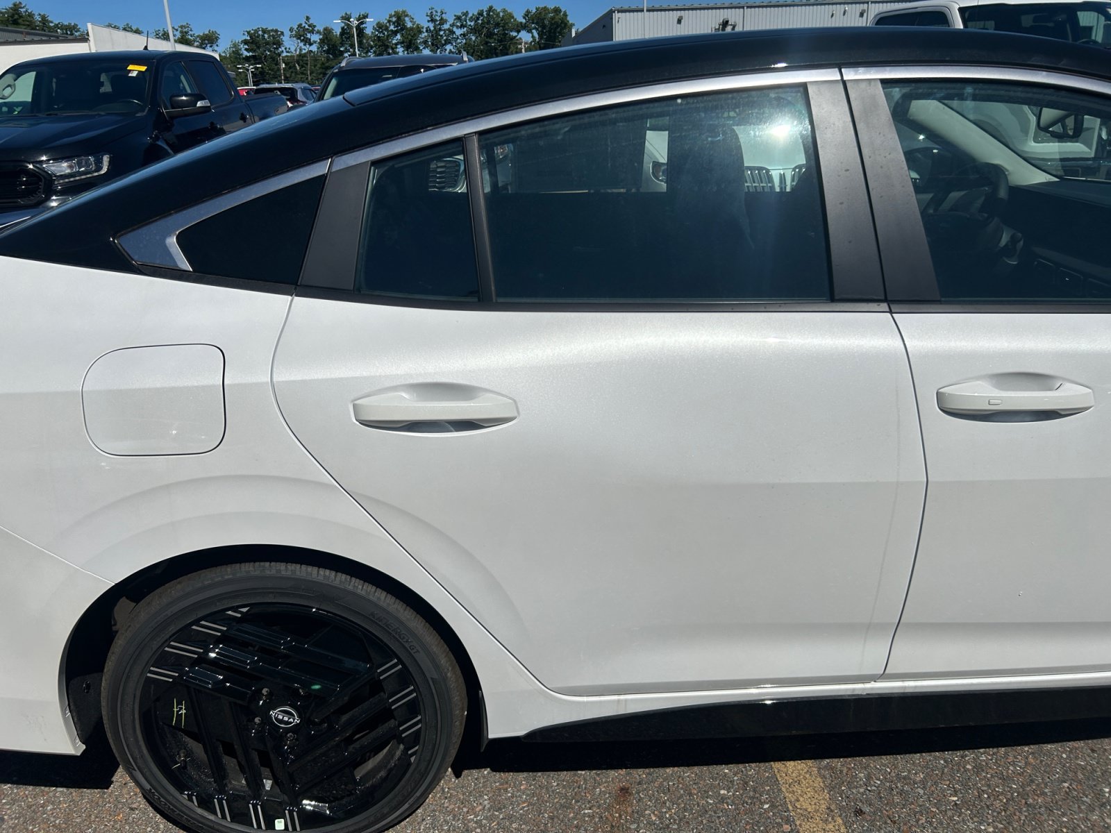 New 2027 Aspen White TriCoat / Super Black Two-tone Nissan SR image 34