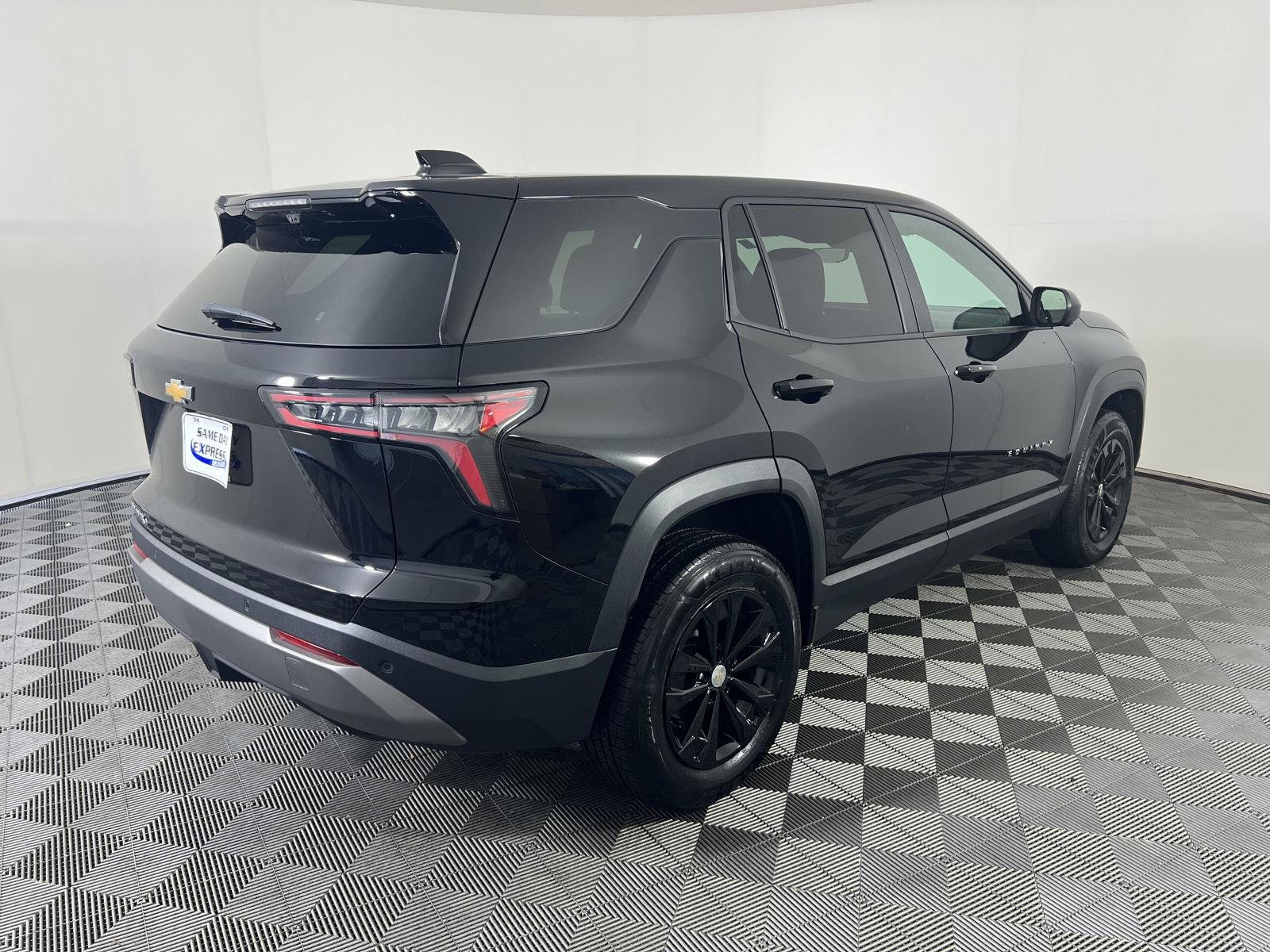 Used 2025 Mosaic Black Metallic Chevrolet FWD LT image 24
