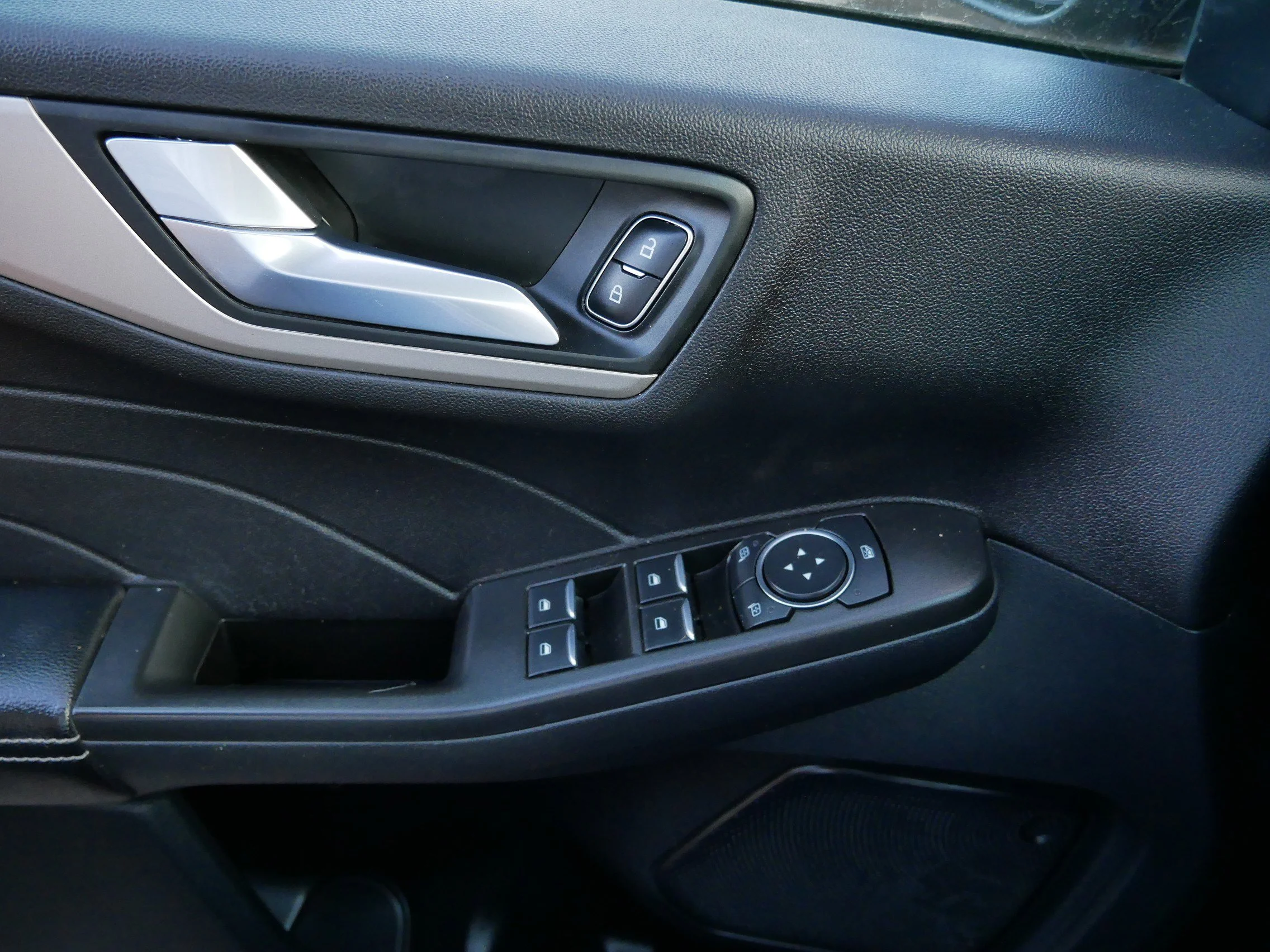 Used 2021 Bronze Fire Ford SE image 27